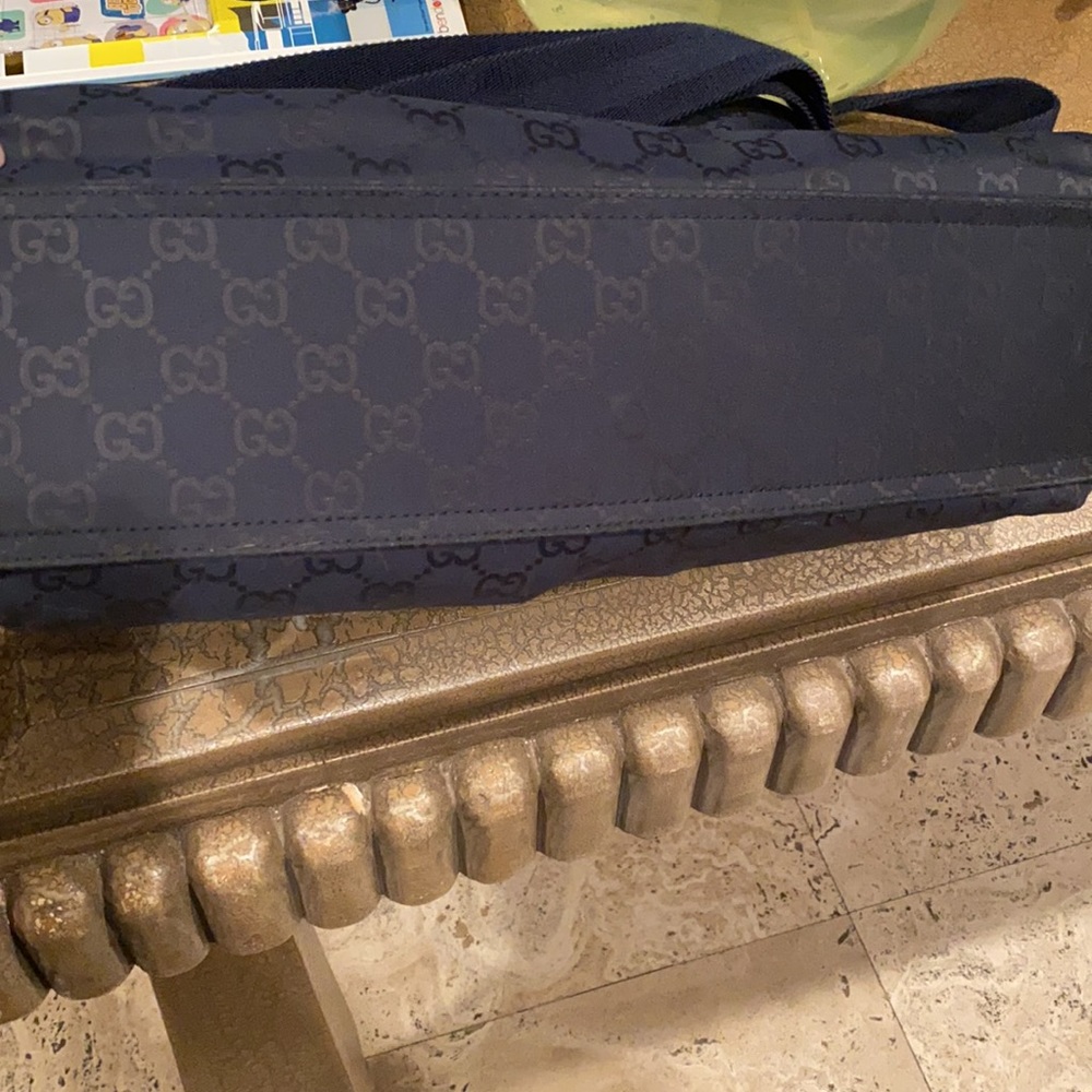 Beautiful navy blue Gucci diaper bag in great cond - Picture 4 of 4